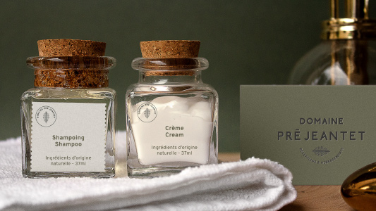 Graphisme hotel packaging Morgane Tosi Lyon graphiste freelance spécialisée gîte hebergement hôtellerie restaurant